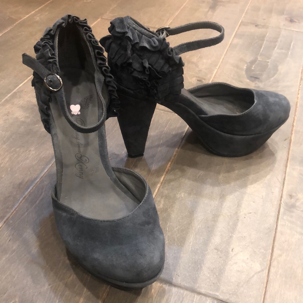 Penny loves Kenny heels